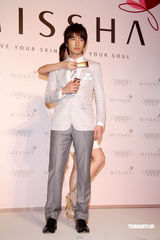 幻灯图集：赵又廷白西装扮王子 否认黑道逼迫传闻