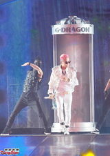 组图：BigBang火热开唱 座无虚席粉丝high翻场