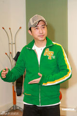 幻灯图集：庾澄庆张学友忙碌彩排 红绿搭配笑果十足