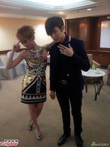 组图：戴佩妮马来西亚获传媒大奖喜极而泣