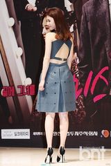 组图：李妍熙似激凸露美背 李美淑无视恶妇骂名