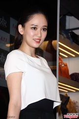 组图：陈乔恩优雅出席代言 自曝没对象