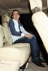 组图：快男阿穆隆出狱回京