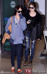 组图：众星结束金唱片返韩 具荷拉素颜SJ裹冬衣