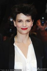 组图：《罗丹的情人》首映 比诺什红唇惊艳亮相