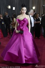 组图：奥斯卡红毯范冰冰粉色礼服大秀香肩雪肤