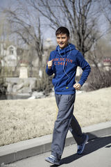 组图：田亮运动休闲街拍 引领全民跑步热潮