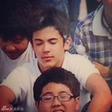 组图：韦唯仨混血儿子帅照曝光 大儿子北大学霸