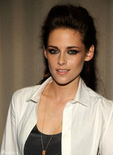 组图：斯图尔特烟熏妆亮相《在路上》纽约放映