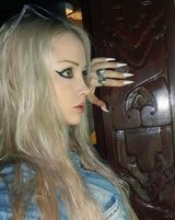 组图：乌克兰真人芭比双峰傲人 腰瘦可一手掌握