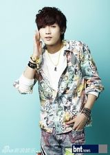 组图：韩男团B1A4拍时尚写真俏皮可爱