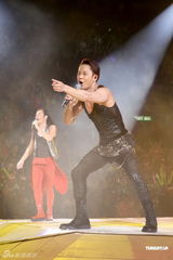 组图：草蜢举办成军25周年演唱会 古天乐站台捧场 