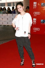 幻灯图：阿娇“艳照”后首做女主角 与陈伟霆鸳鸯浴戏