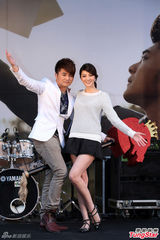 组图：吴亚馨拍吻戏调戏腼腆男 开火锅店圆梦