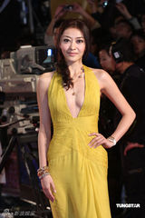 高清：熊黛林红毯秀身材抢镜 