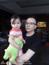 组图：刘涛老公曝女儿近照 网友赞基因好