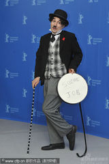 幻灯图集：《猛犸象》记者会 杰拉尔-德帕迪约亮相