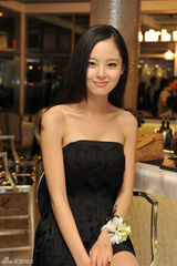 组图：辛芷蕾独特气质引关注