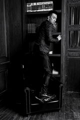 组图：王学兵张雯浪漫写真时尚复古风