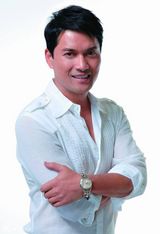 组图：吕良伟现代时尚写真 肌肉健硕风采依然