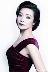 组图：李丹阳全心备战演唱会 最新写真展古典魅力