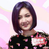 组图：杨千嬅亮相贺岁活动 桃花服饰优雅喜庆