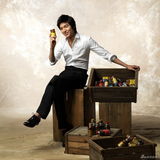 高清组图：花美男李民浩拍写真 翠绿清新笑容阳光