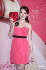 高清组图：许玮宁亲自下厨 爱心巧克力送阮经天