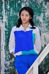 组图：小斯琴高娃海风写真悠然自得展迷人笑容