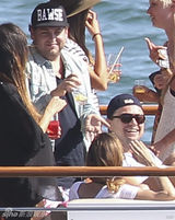 莱昂纳多比基尼趴跨年 超模半裸激情互摸(图)