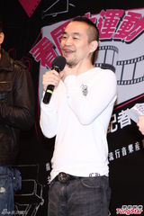 组图：台湾电影联合造势 郭书瑶秀美腿发红包