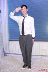 组图：张家辉难忘昔日受训点滴 行军礼显帅气