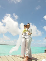 陈建斌夫妇庆结婚8周年 浪漫婚礼湿身热吻(图)