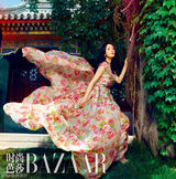 组图：杨幂夏日写真登杂志 裙摆飞扬流露女人风情