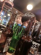 组图：杜淳林申兄弟聚会拼酒 俩爷们嘟嘴卖萌