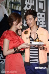 组图：辰亦儒举办新书发表会 展示厨艺秀事业线