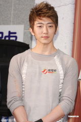 组图：《恶男日记》开拍怀秋赞杨谨华眼睛美