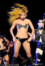 幻灯图集：Lady Gaga芝加哥开唱 经典装扮登场