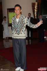 组图：李玟爆乳翘臀性感亮相 刘嘉玲气场强