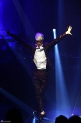 高清组图：2PM祐荣个人专辑发布会大秀腹肌