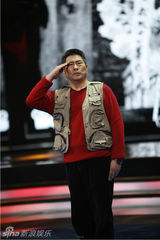 组图：《演说家》乐嘉拥吻清纯女大学生