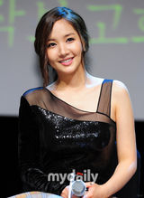 组图：朴敏英宣传新片性感美艳 携手金赛纶妹妹