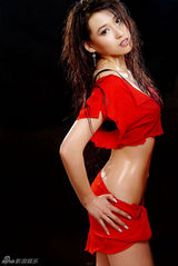 组图：宁丹琳性感照曝光 承认与神秘男子发生冲突