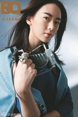 组图：童瑶治愈系封面写真 演绎低调的多样青春