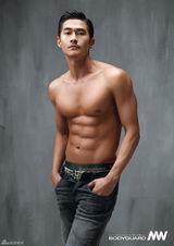 组图：韩男星裴正南内衣写真 秀迷人巧克力腹肌