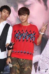 组图：罗志祥不满“乱伦”话题当众黑脸