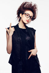 组图：陈一诺最新搞怪大片 造型夸张神似河东狮