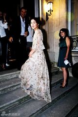 组图：陈燃新装点亮巴黎夜 复古造型华美现身