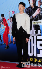 组图：2PM灿盛崔江熙等捧场《Hero》试映会