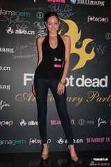 组图：吴彦祖携妻出席网站庆典 被催生子压力大